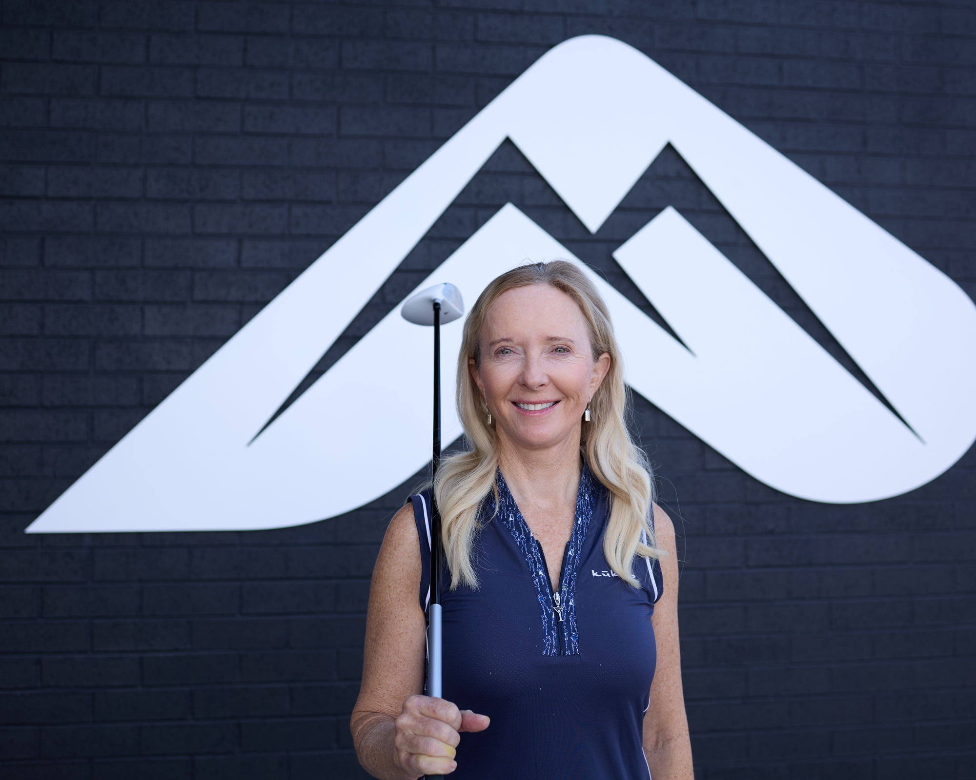 Kelly Hodge with students